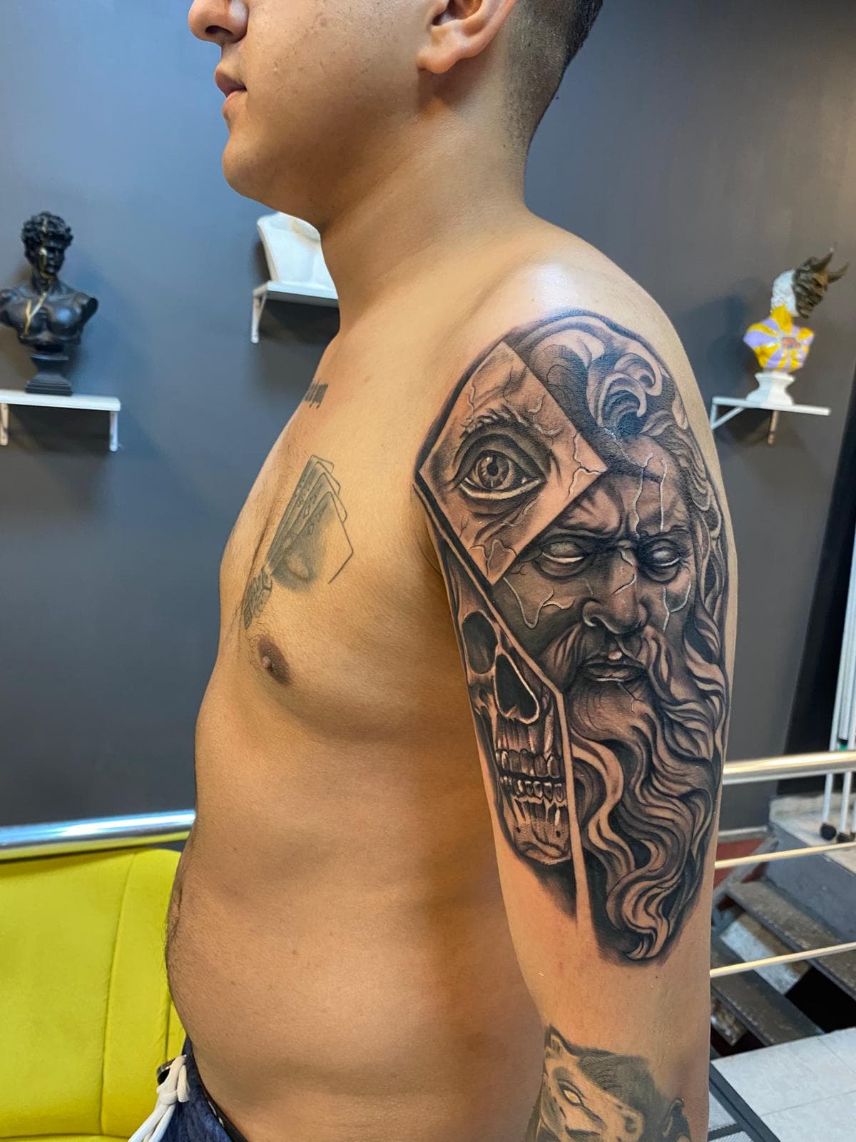 Minimal dövme — ince çizgi tasarım — Ersin Tattoo Bakırköy