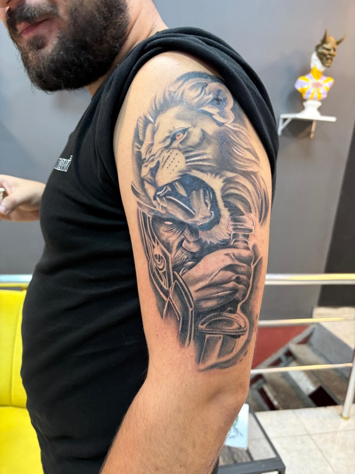 Realistik portre dövmesi, fotoğraf gerçekçiliğinde — Ersin Tattoo